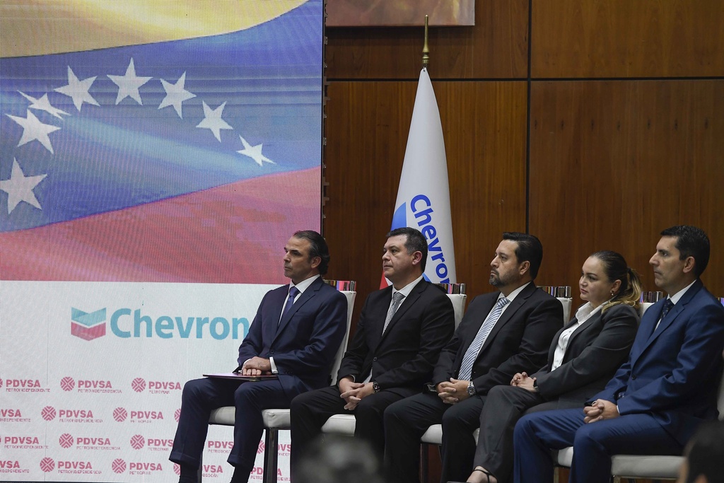 Trump cuts financial lifeline for Venezuela&rsquo;s government by ending permit to export oil to US